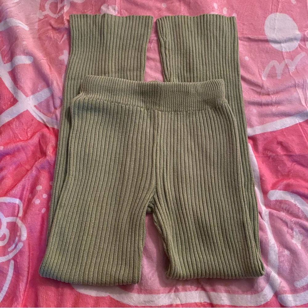 green pants